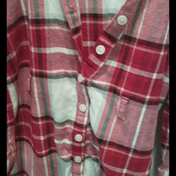 A shirt like our last 1 but a little bit different - Picture 4 of 5